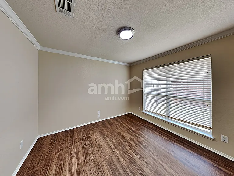 402 Nutmeg — Photo 20