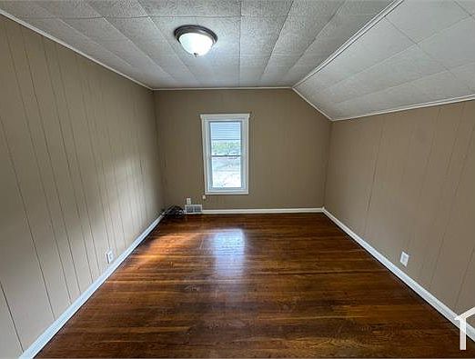 3rd image of 607 E 34th St