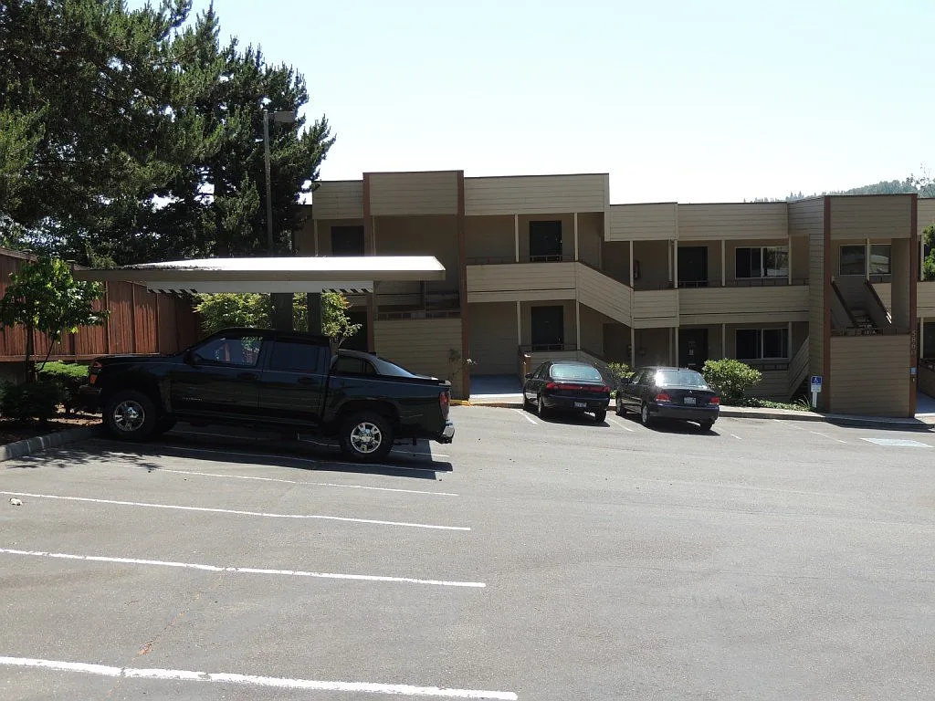 North Hill — Photo 4