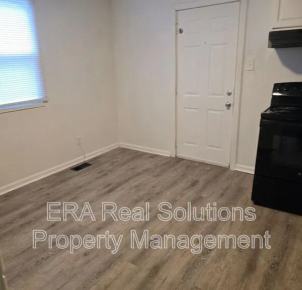 587 S Burgess Ave — Photo 8