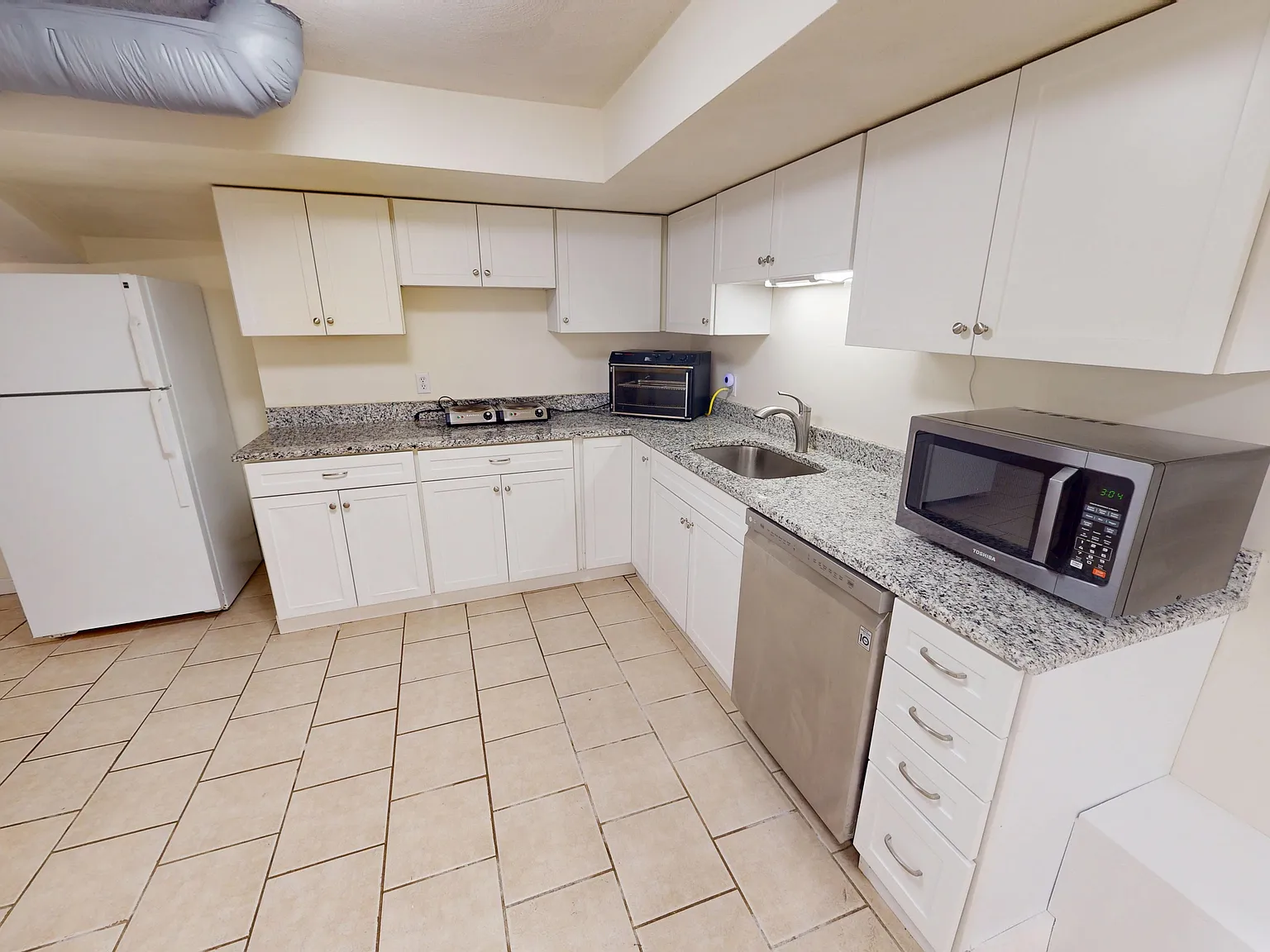 2 bed, 1.0 bath, $2,600 — Photo 2