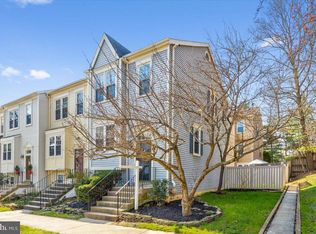 2300 Hunters Square Ct, Reston, VA 20191