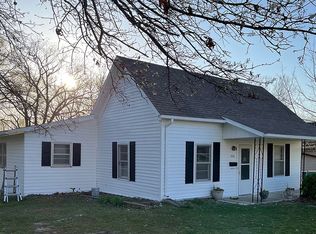 706 Bridge St, Sweet Springs, MO 65351