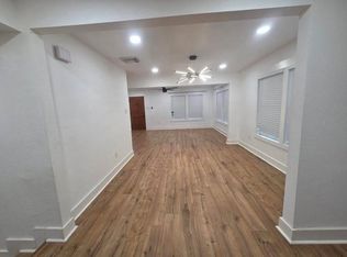 716 Dove Ave, Devine, TX 78016