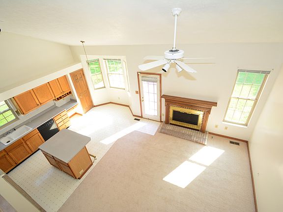 3rd image of 6857 Hollingsworth Dr