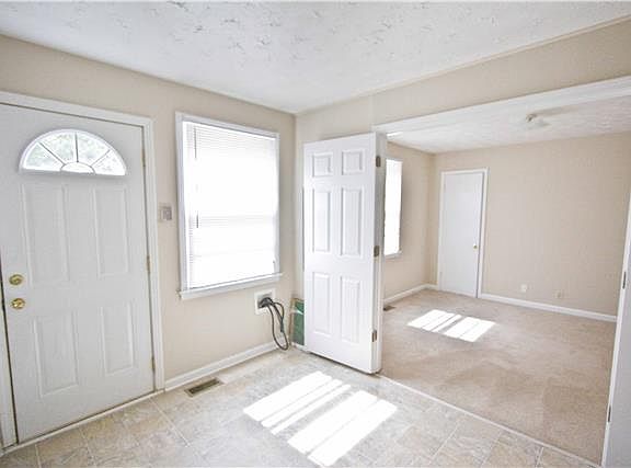 4th image of 2038 Laura Dr
