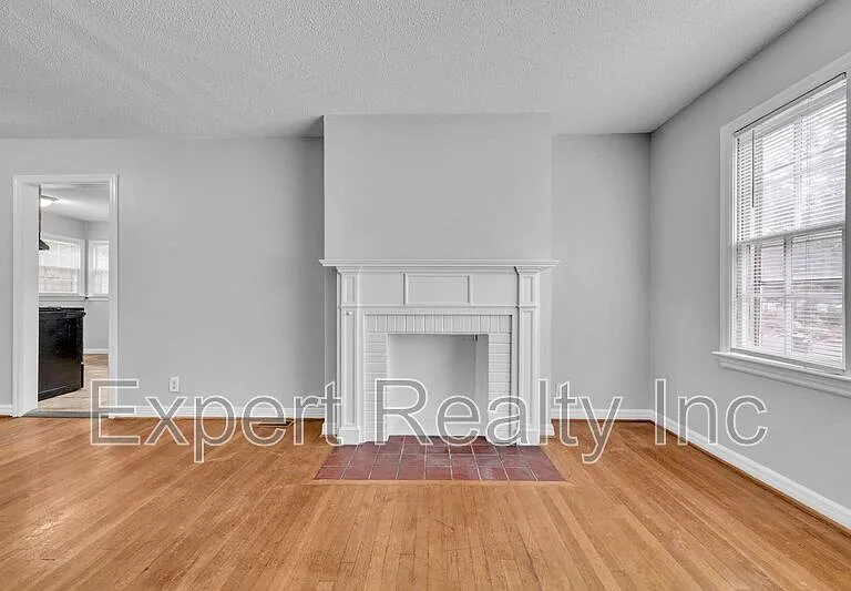920 Parkway Dr — Photo 12