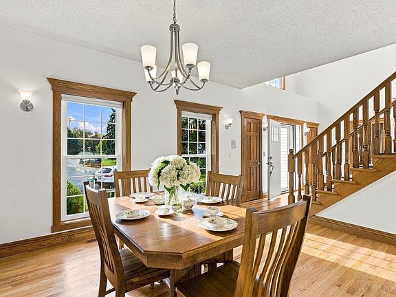 5th image of 682 Tanager Rd