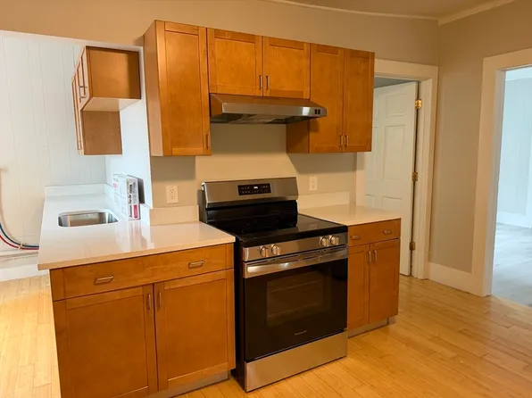 37 Oak Ave, Worcester, MA 01605