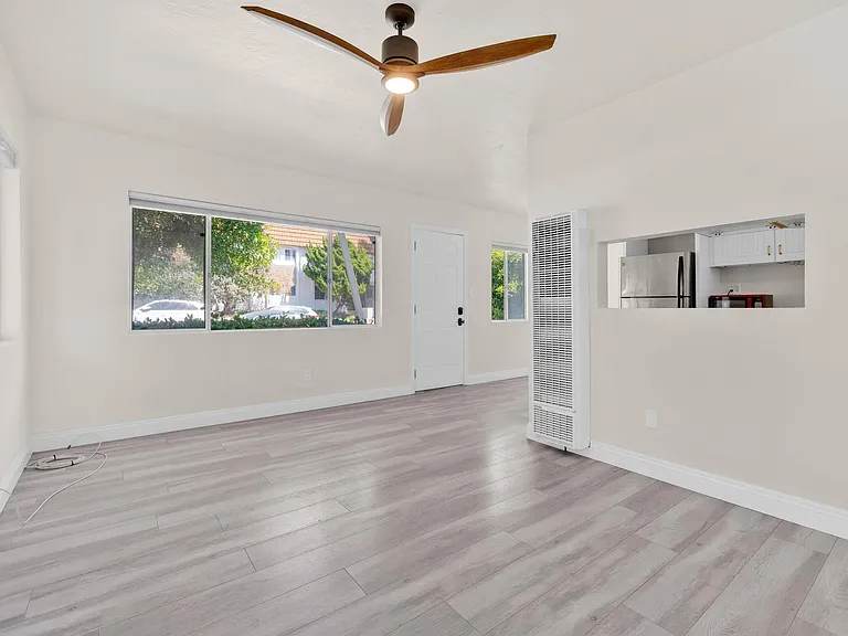 5266 Cass St — Photo 9