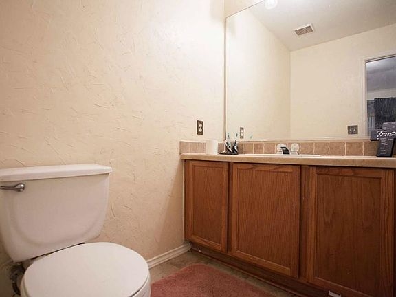 4th image of 14800 Lantern Dr