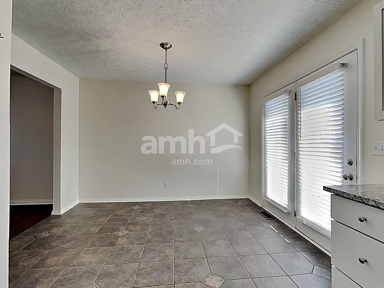 2159 Glenview Dr — Photo 5