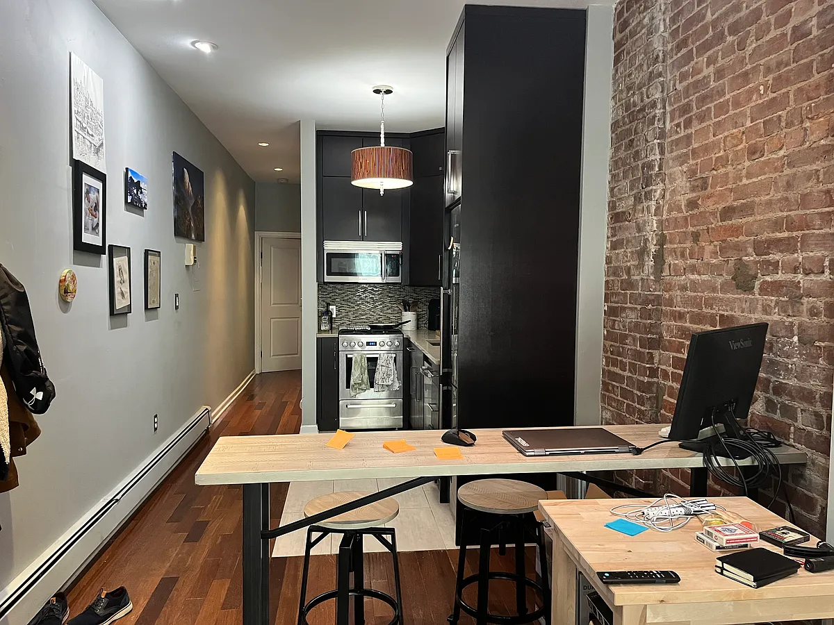 Building Photo - 719 Adams St #1R