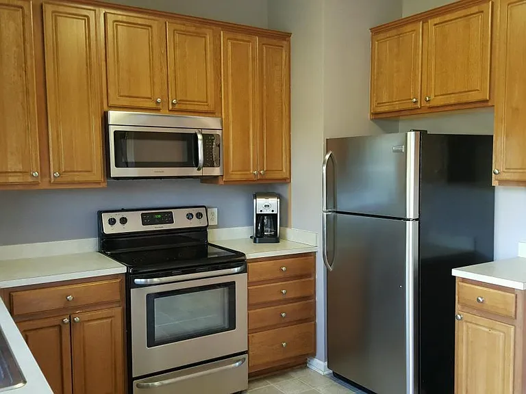 Refrigerator with Ice maker