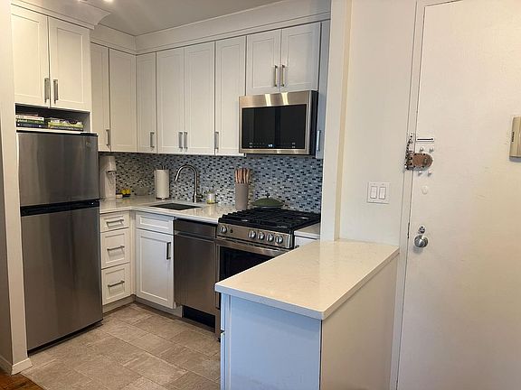 4th image of 353 E 72nd St APT 10A