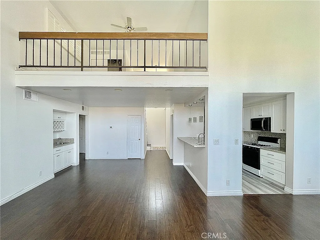 2 bed, 1875 sqft, $4,700 — Photo 3