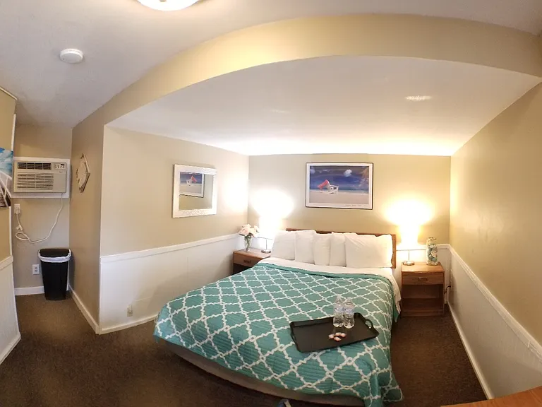1305 N Superior Ave #4 — Photo 2
