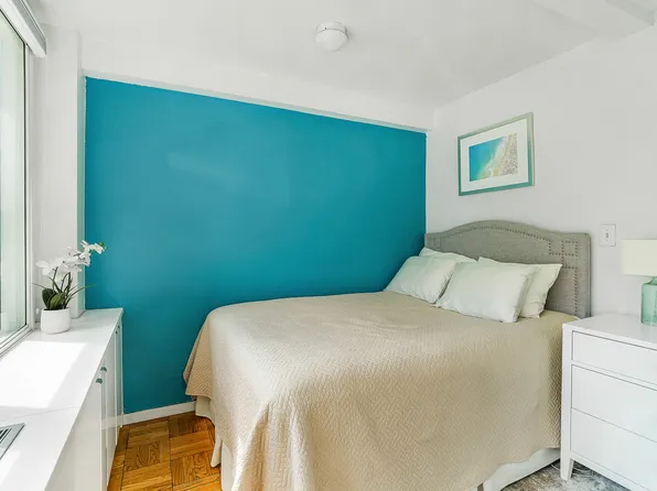 241 East 76th Street image 4 of 10