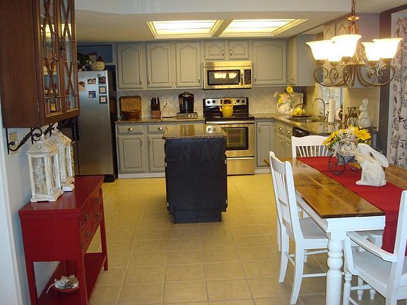 5th image of 12789 Jeffrey Dr NW