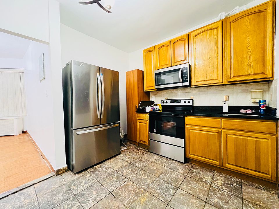 1st image of 21-05 33rd St #2F2F