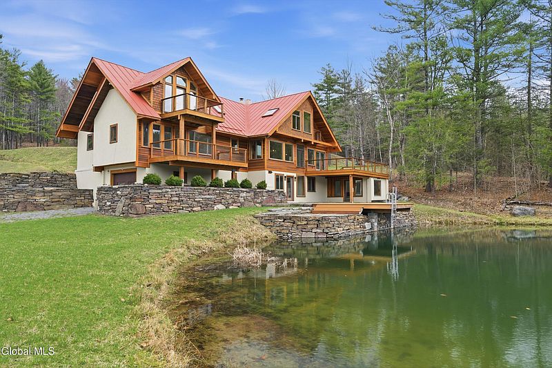 4th image of 165 Vaughn Hill Road