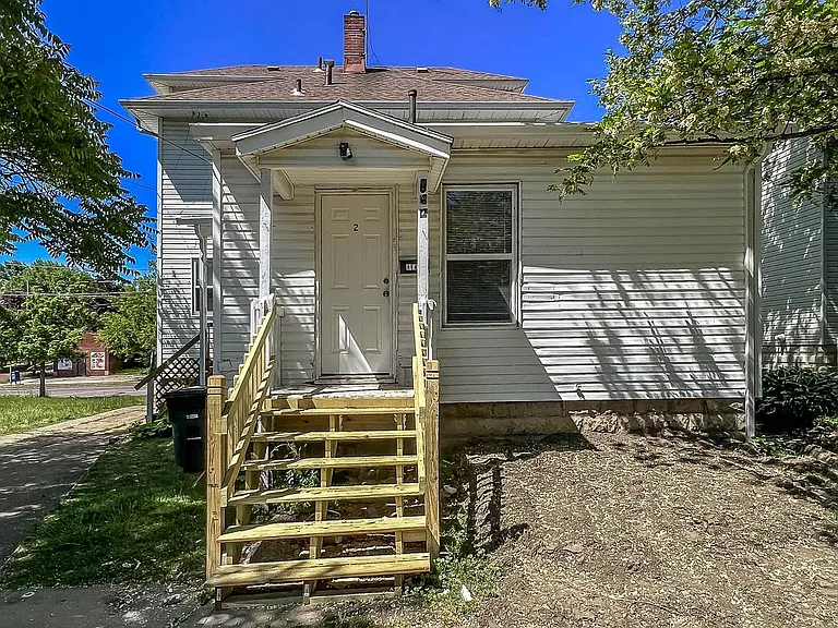 862 Kenmore Blvd — Photo 3