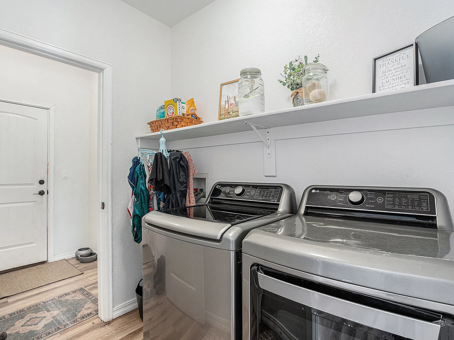 3 bed, 2041 sqft, $3,250 — Photo 3