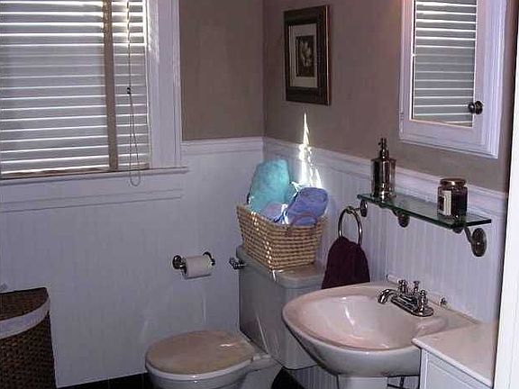 Bathroom - nice size, beadboard walls