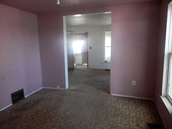 4th image of 304 N 8th St