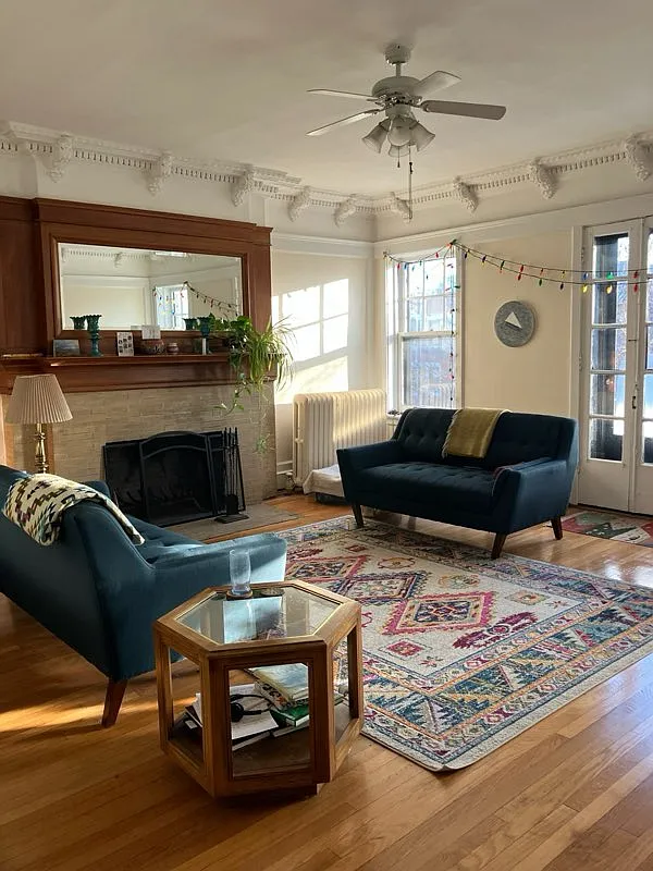 3 bed, 2000 sqft, $3,000 — Photo 1
