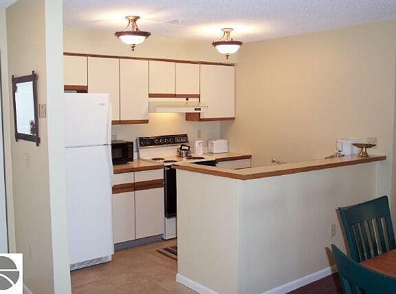 3rd image of 5155 Valleyway Dr #28