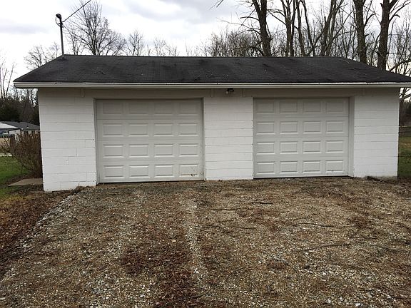 Detached garage