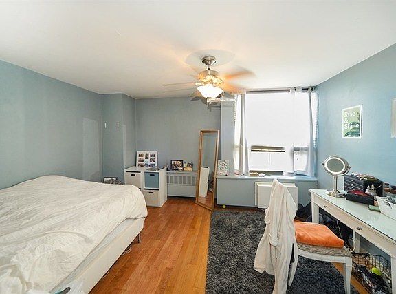 5th image of 1455 N Sandburg Ter APT 1109