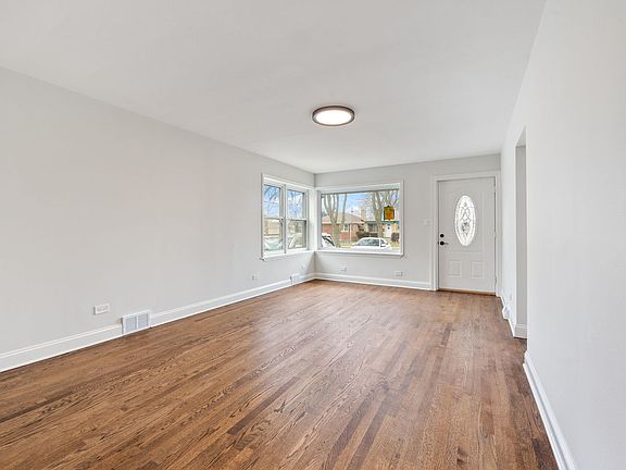 4th image of 3609 Sarah St