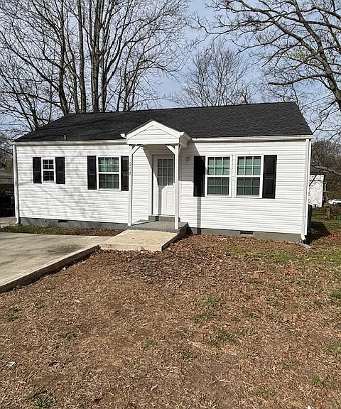 908 E Valley Dr — Photo 1