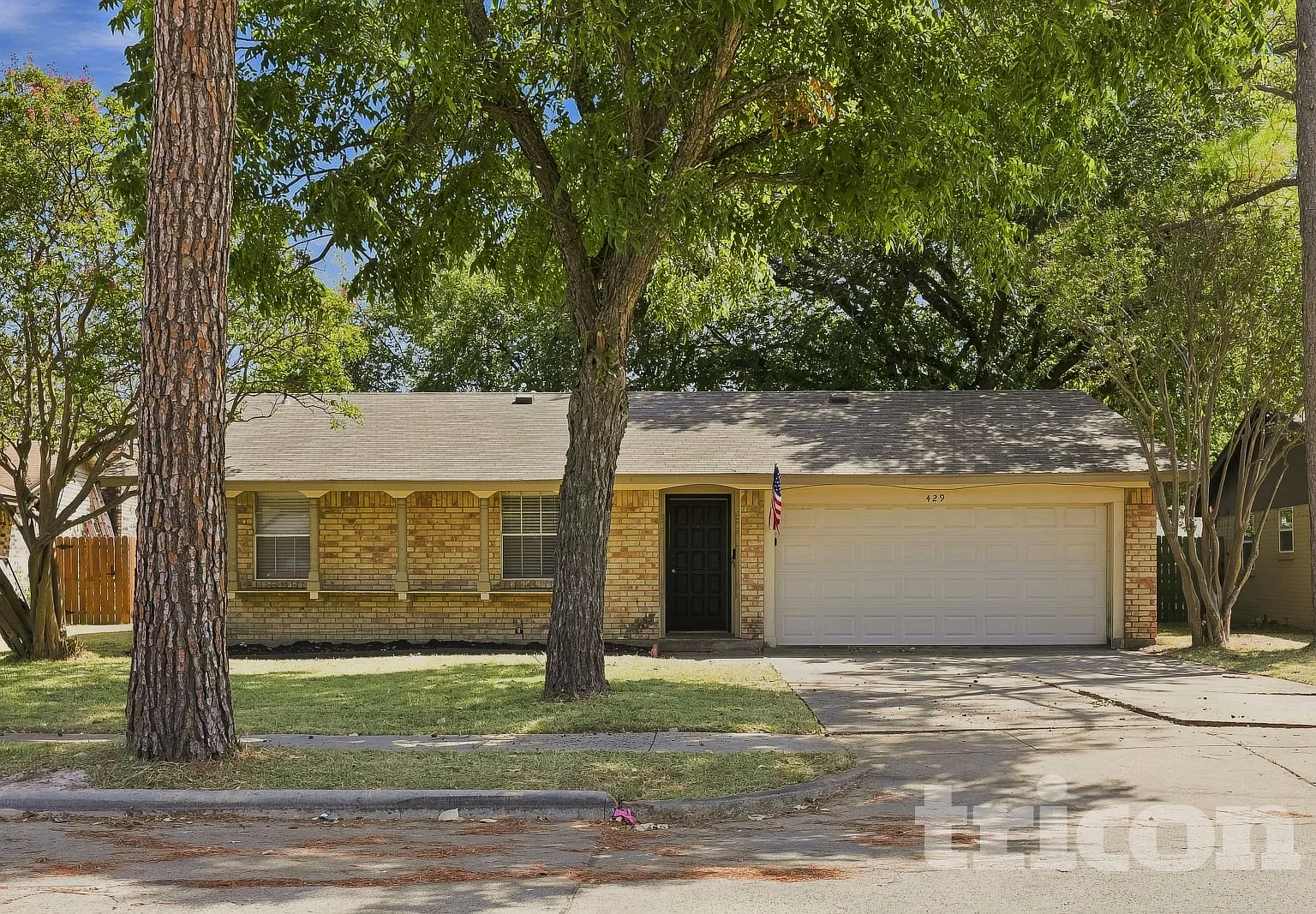 429 West Ferndale Lane Grand Prairie TX — Photo 1