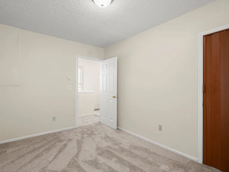 2040-2050 NE Rodney Ave — Photo 7