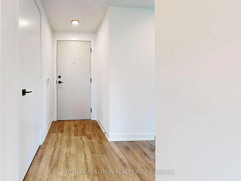 327 King St W #4105 — Photo 16