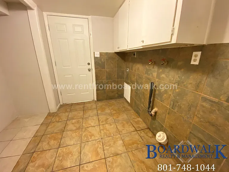 2527 E Valley View Ave — Photo 8