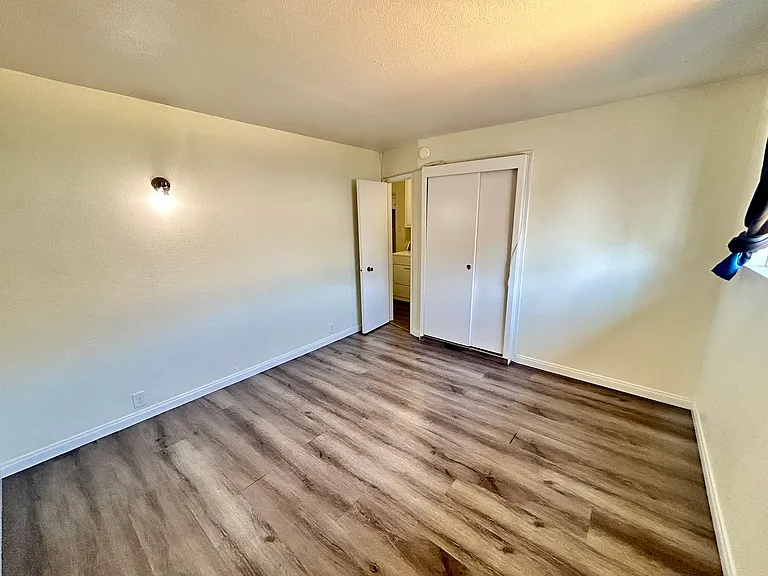 28057 Washington Ave — Photo 17