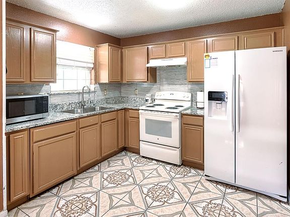 5th image of 4541 Las Haciendas Dr