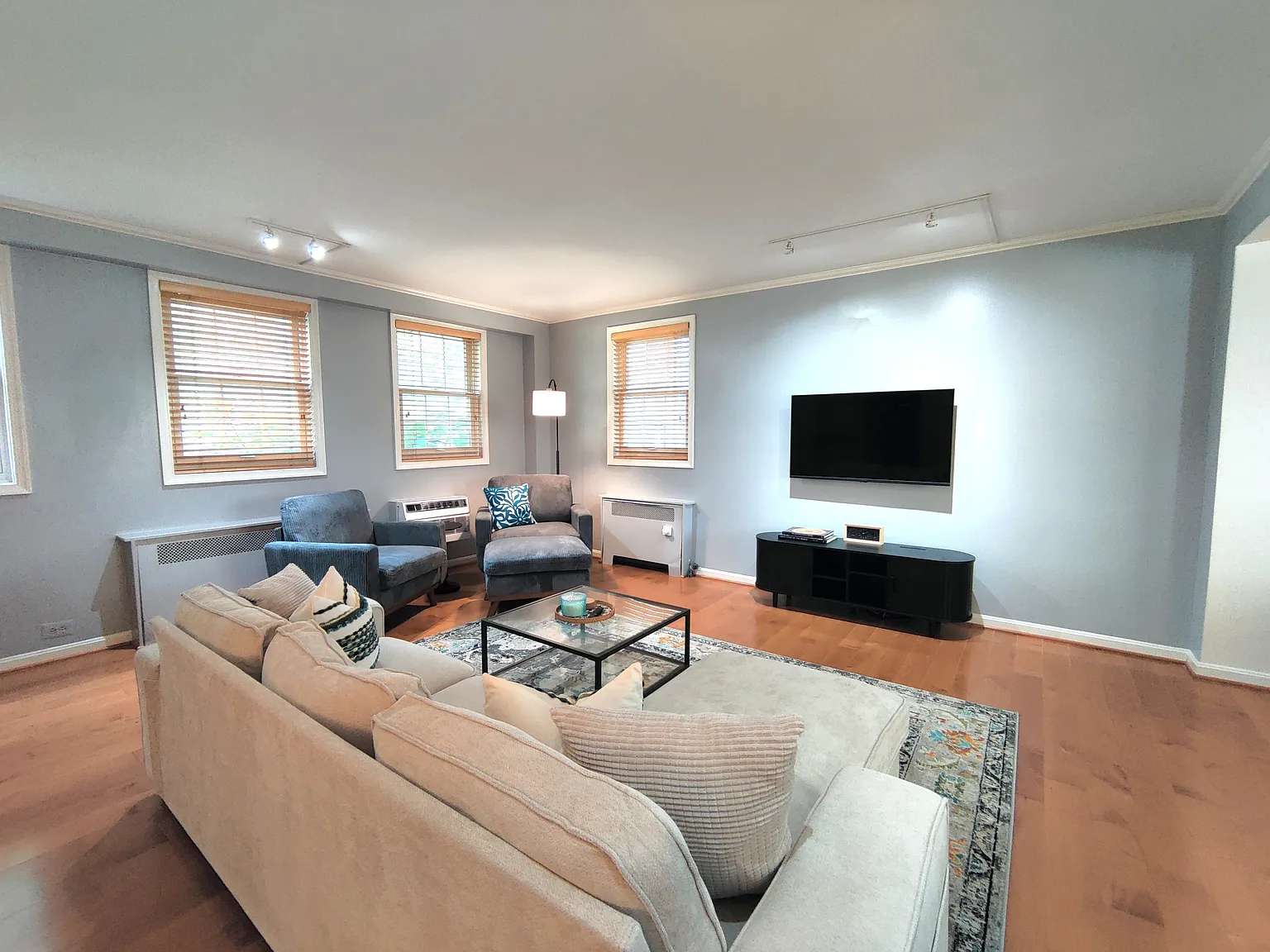 A061 103 N George Mason Dr - 1031 — Photo 2