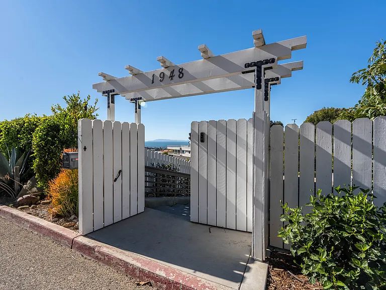 1948 Sunset Dr — Photo 50