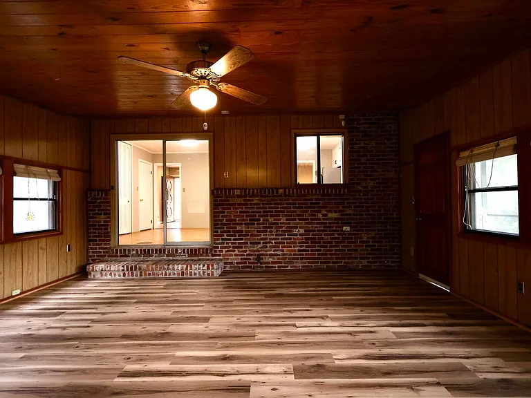 536 Edgecrest Cir — Photo 11