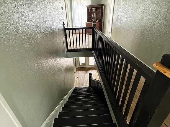 3rd image of 375 Bay Ave
