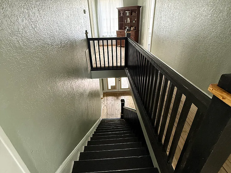 375 W Bay Ave — Photo 2