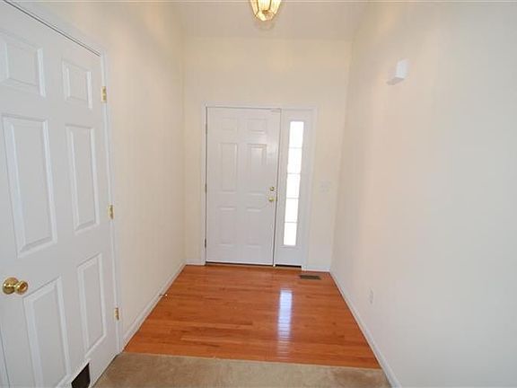 3rd image of 1094 Stonewallridge Dr