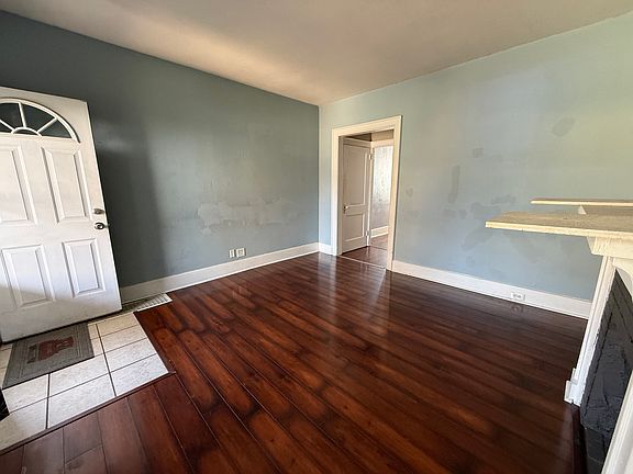 2nd image of 1325 Wisconsin Ave