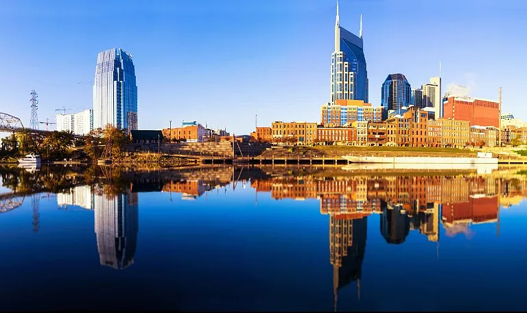 20-25 min drive to downtown Nashville