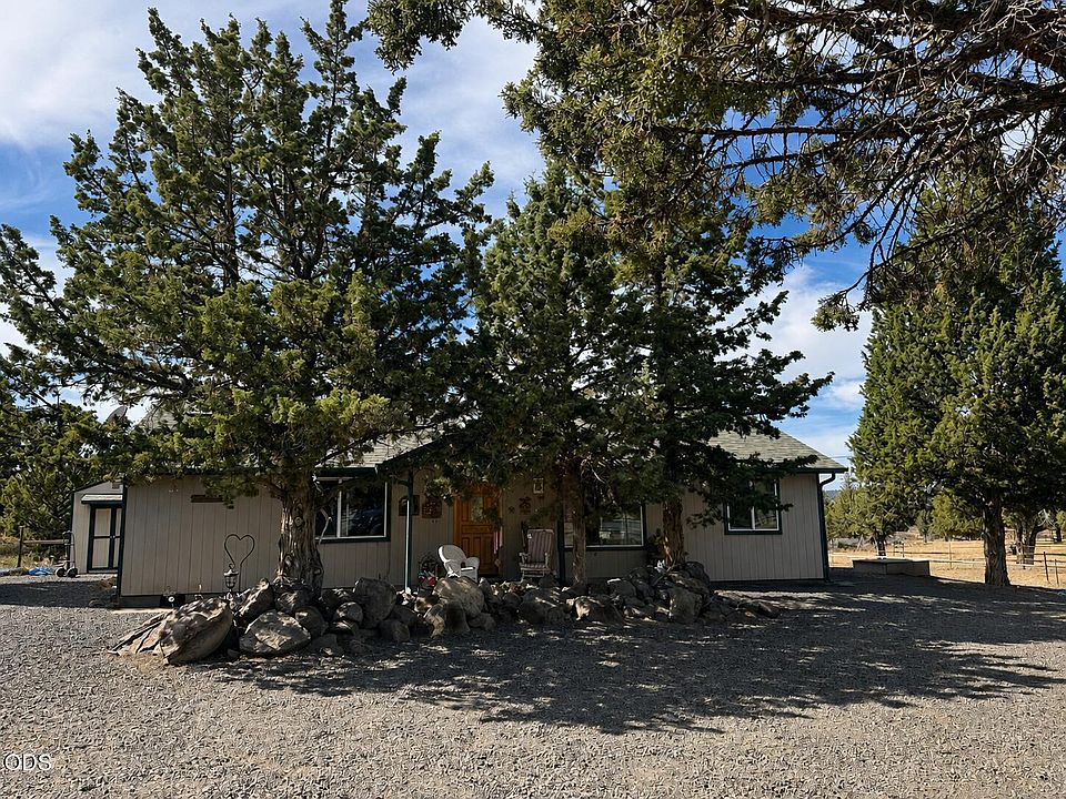 1st image of 3913 SE Umatilla Loop